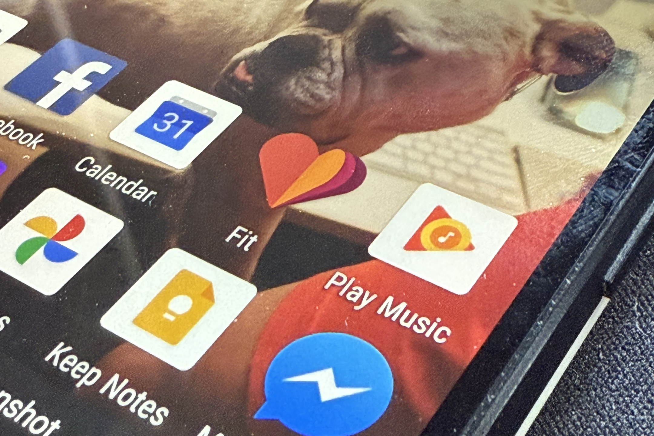 A grid of app icons on an Android device, with Google Keep and Google Fit icons in the center